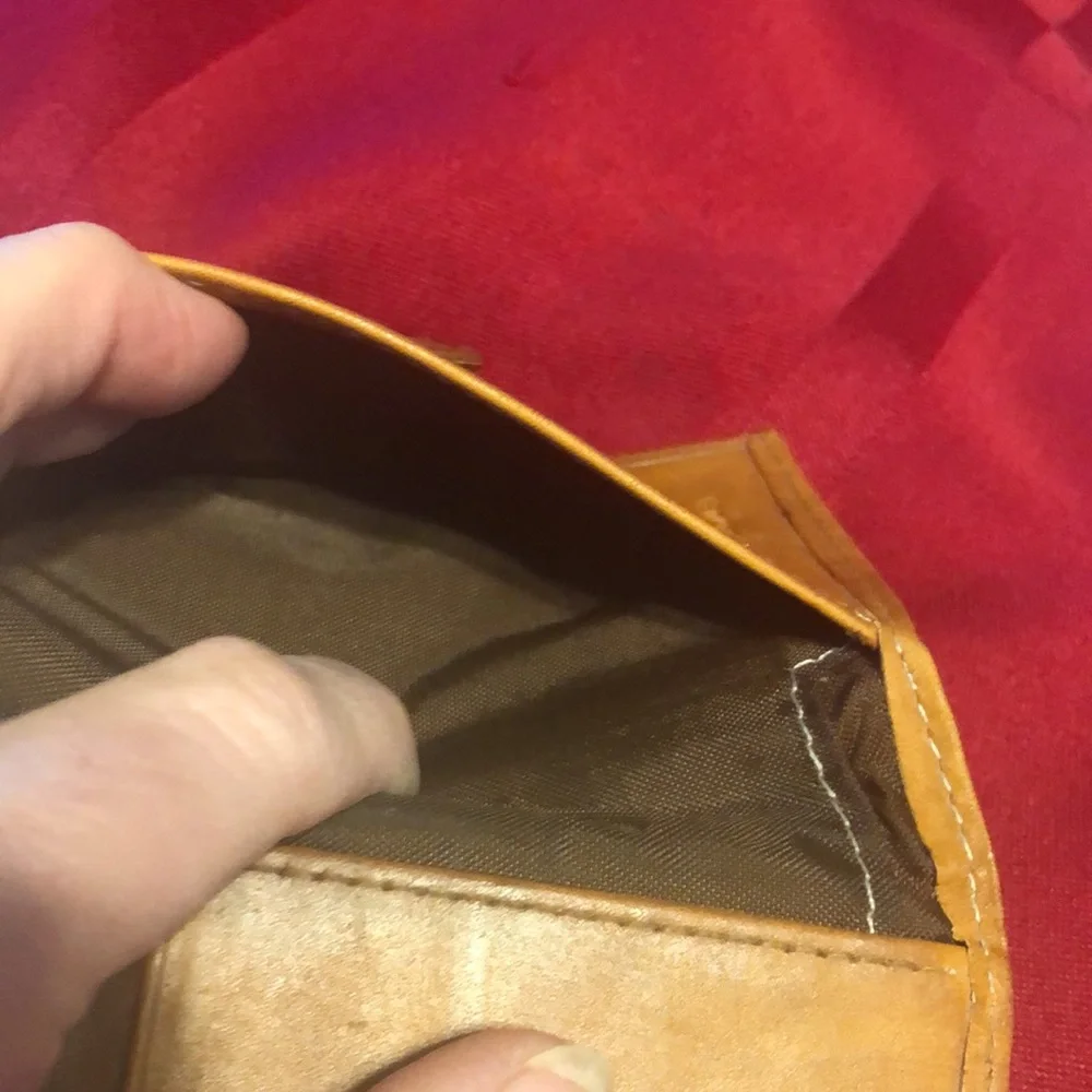 PreOwned- Franklin Covey Leather Wallet 3 credit card slots-2 slots for receipts - Picture 5 of 11